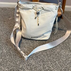 Lululemon bucket bag